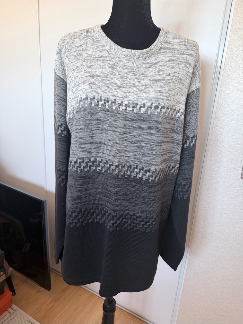 Liz Claiborne Gray Ombre Crew Neck Sweater